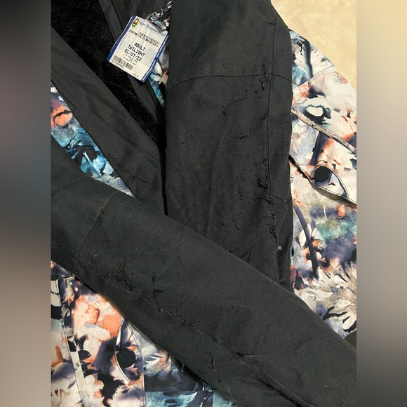 Roxy ski/snowboard jacket - Picture 3 of 5